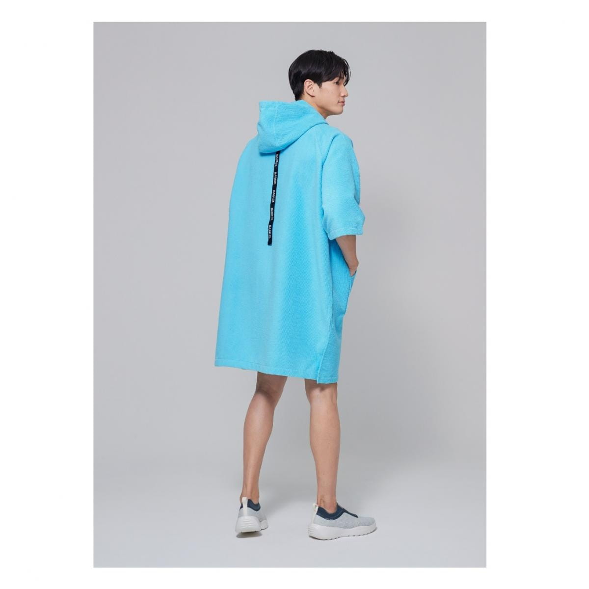【BARREL】BASIC ZIP-UP PONCHO TOWEL 單色毛巾衣 #AQUABLUE 3