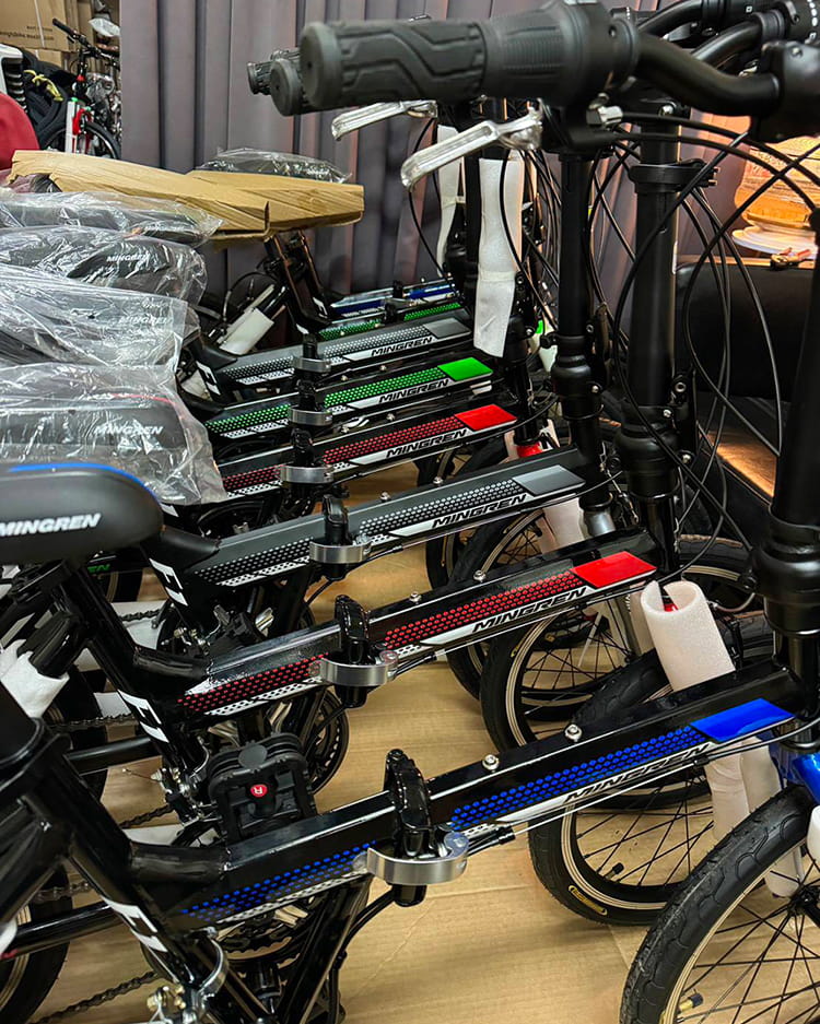 BIKEONE MG1 PLUS 20吋21速折疊車美感雙色塗裝與亮眼的方管車架設計通勤運動代步首選 5